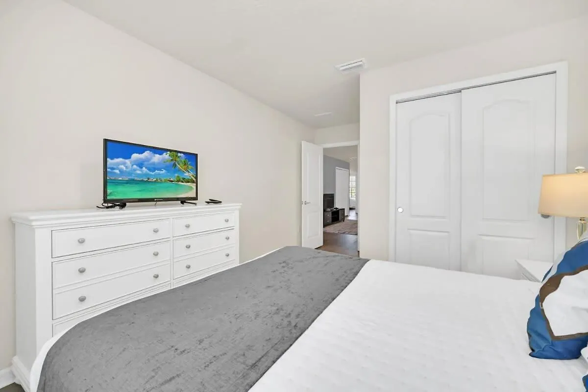 Windsor At Westside Corner Unit Next To Amenities *