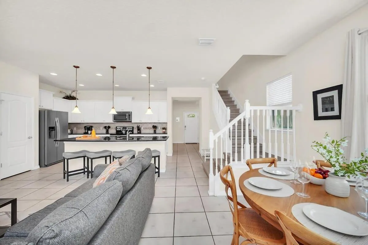 Windsor At Westside Corner Unit Next To Amenities *