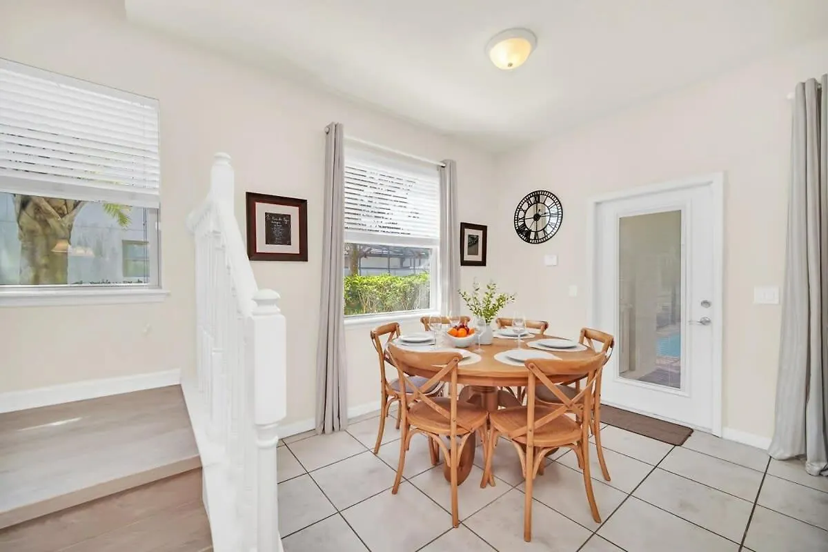 Windsor At Westside Corner Unit Next To Amenities Holiday home *