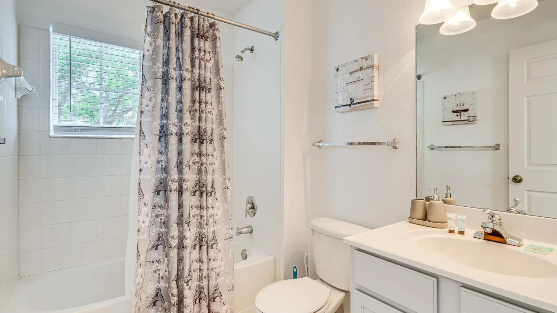 Charming Townhome About 11 Mi To Disney! بيت للعطل *