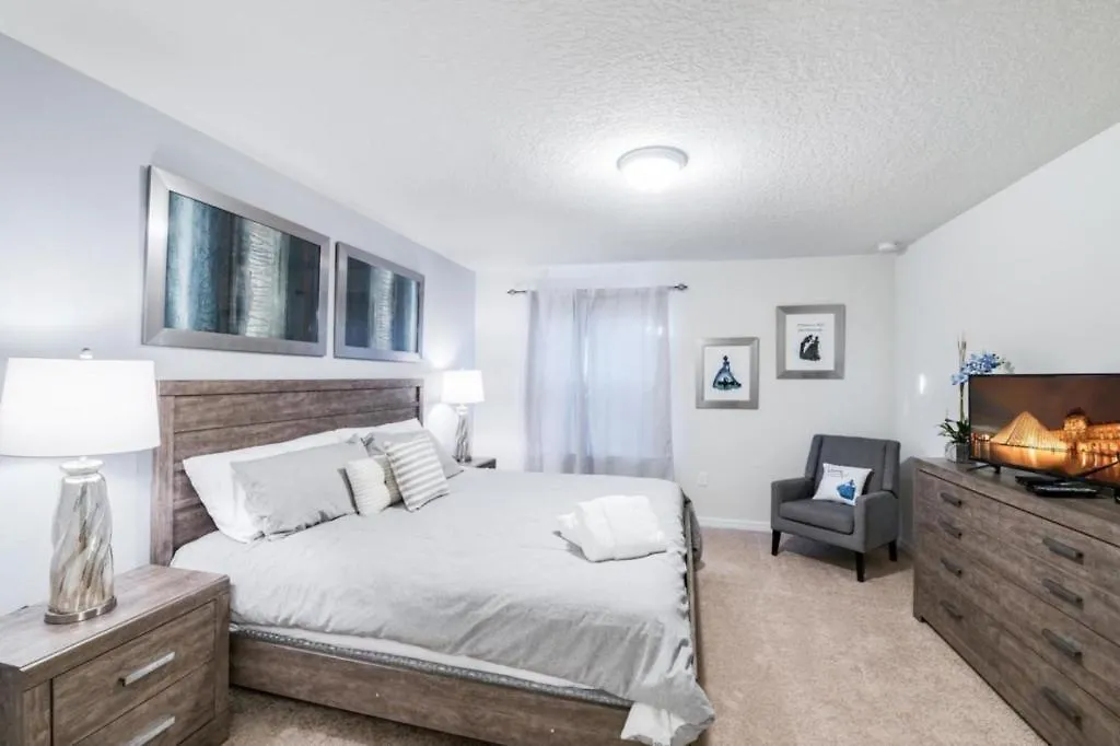 5 Bedrooms- 5,5 Bathrooms- Windsor 1836 Gd * 基西米