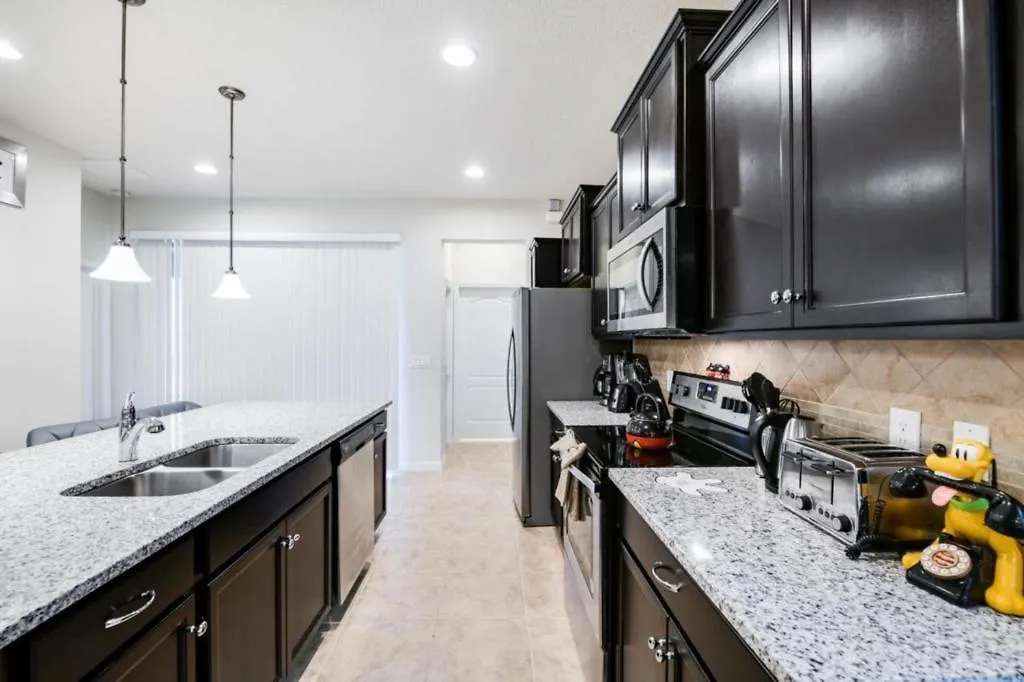 5 Bedrooms- 5,5 Bathrooms- Windsor 1836 Gd 度假居