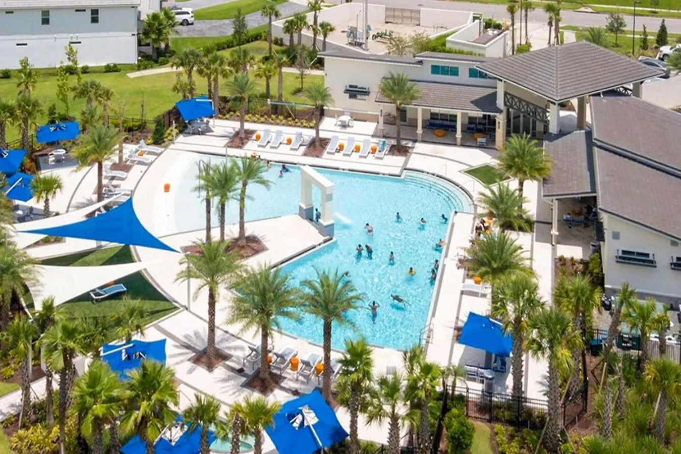 度假居 Upstay -spacious W Pool-hot Tub-bbq- Sleeps 27 *
