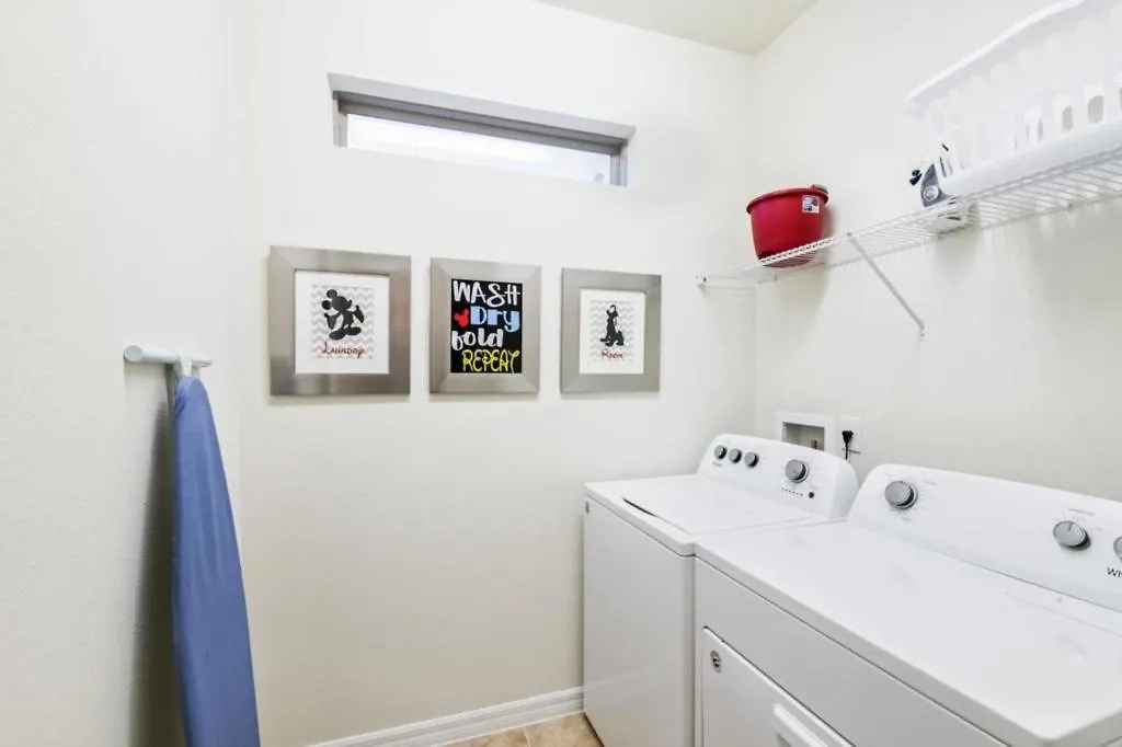 5 Bedrooms- 5,5 Bathrooms- Windsor 1836 Gd 度假居