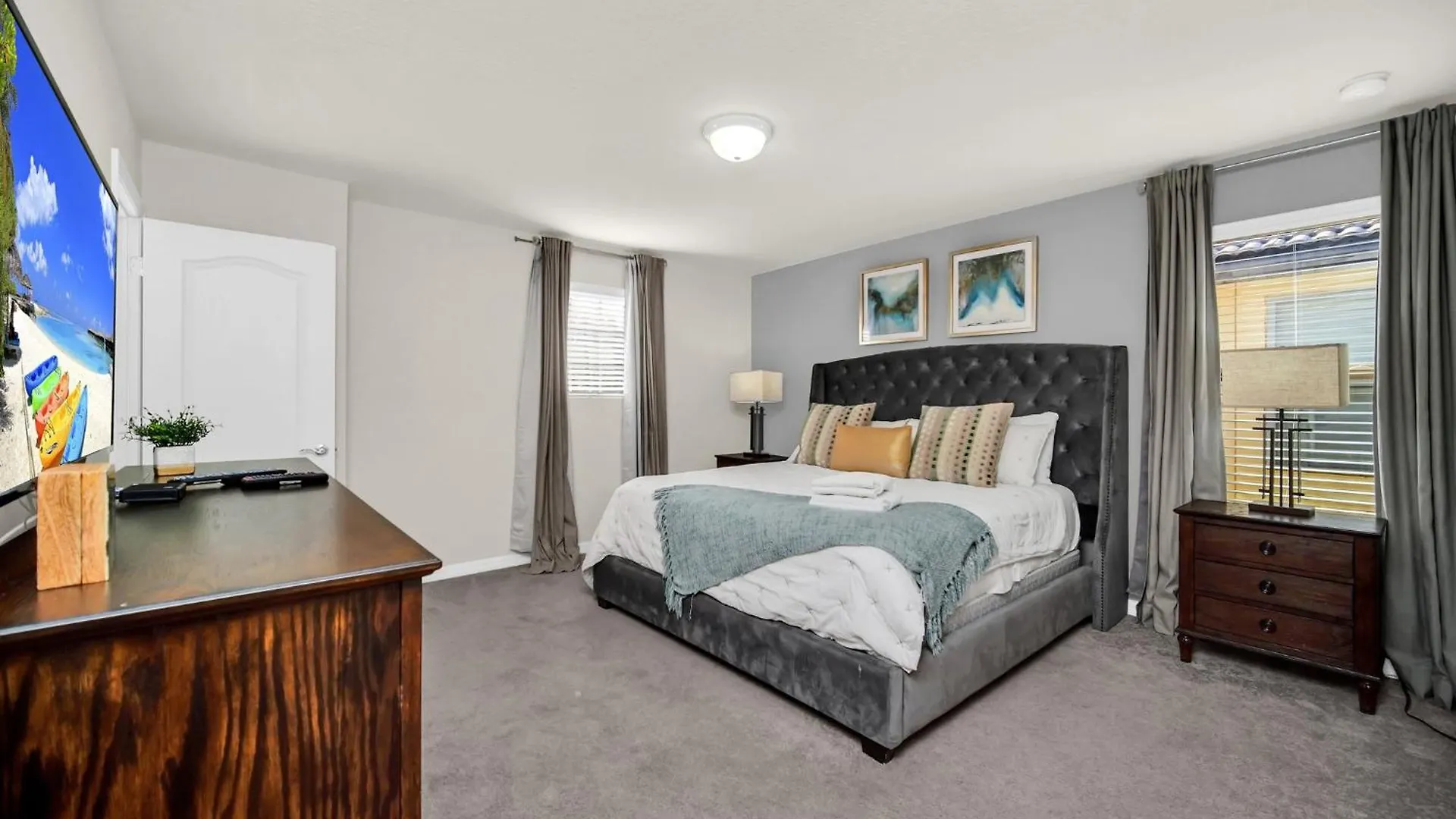 Modern Home, Private Pool. Sleeps 15 Ww102