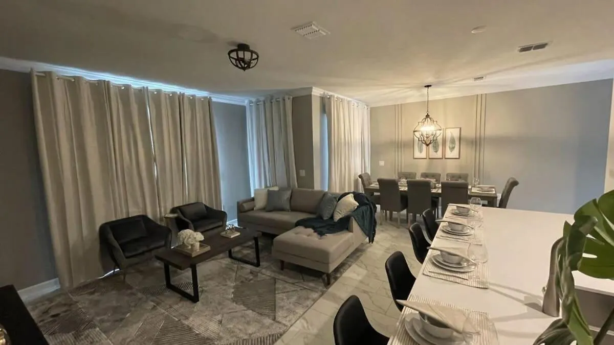 Beautiful Relaxing 4 Bed Town With Pool-1094s *