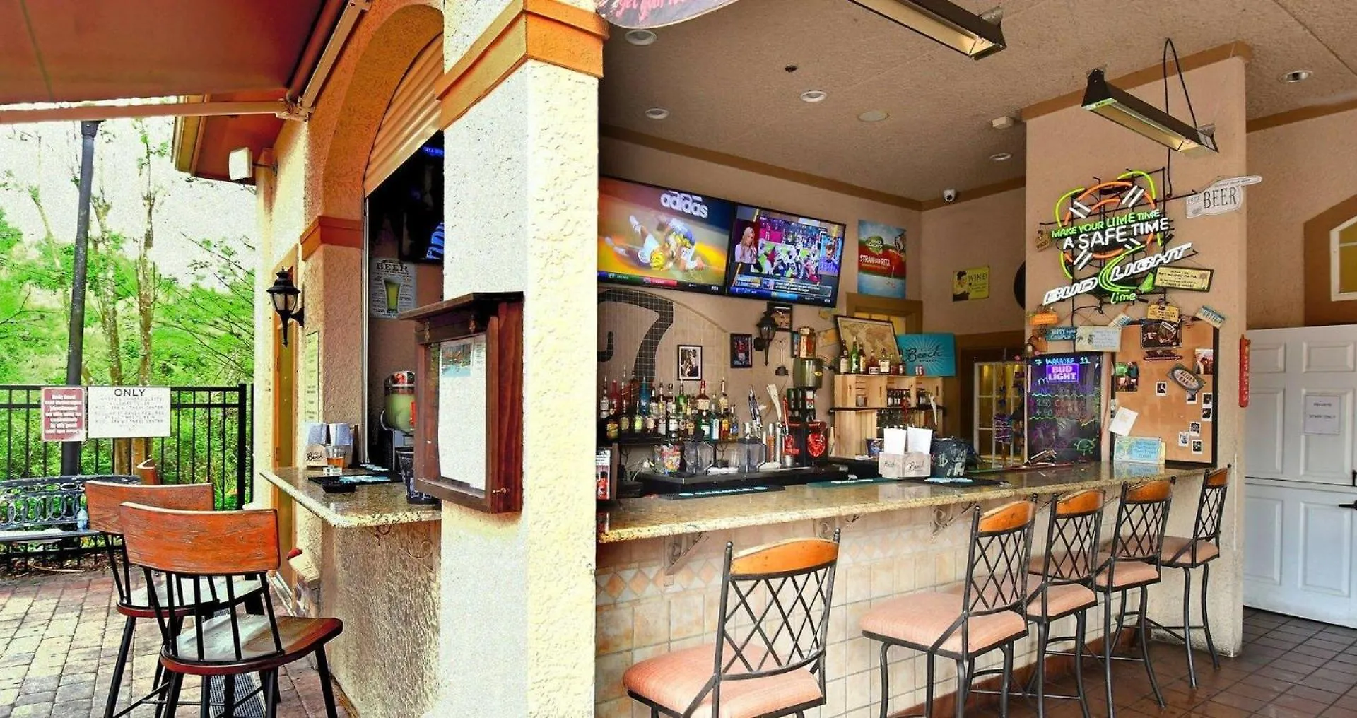 Fun Spot Close To And Golf Apartment