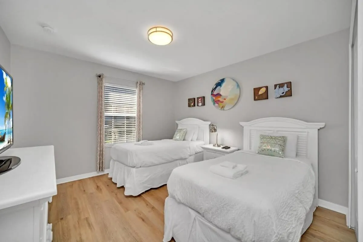 In The Heart Of Storey 4bd 3ba Pool Townhome 4sl4857