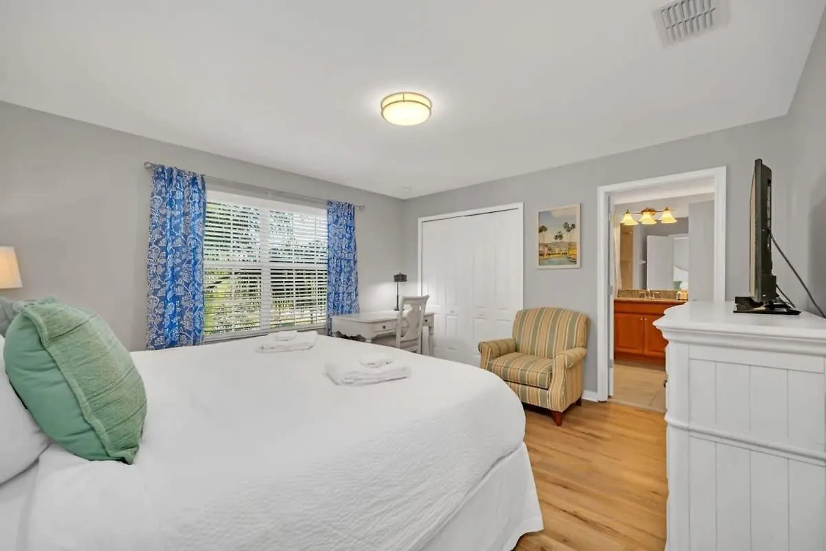 In The Heart Of Storey 4bd 3ba Pool Townhome 4sl4857