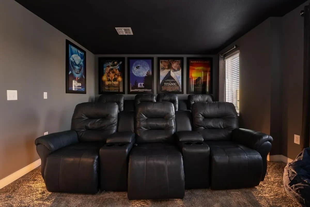 Amazing 8br W Pool Theater Game By
