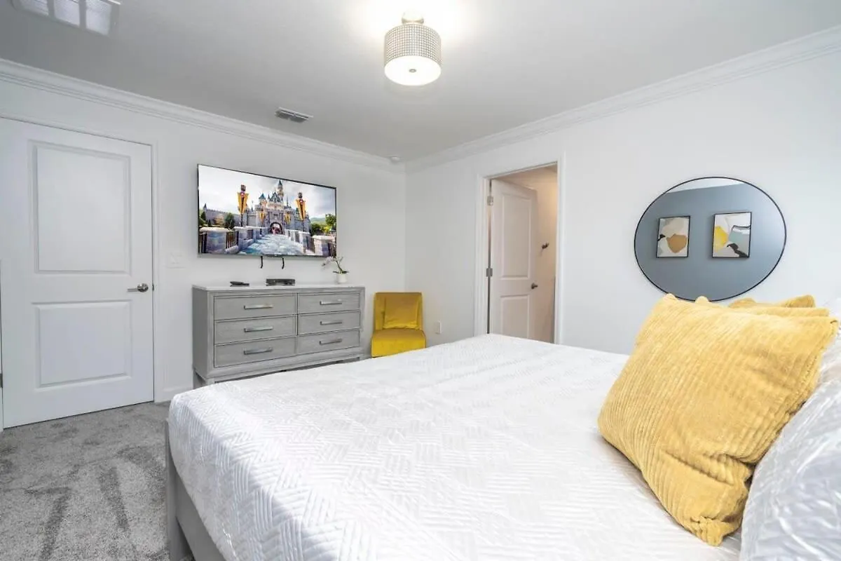 Wonderful 5 Bd W Pool @ Storey 2545