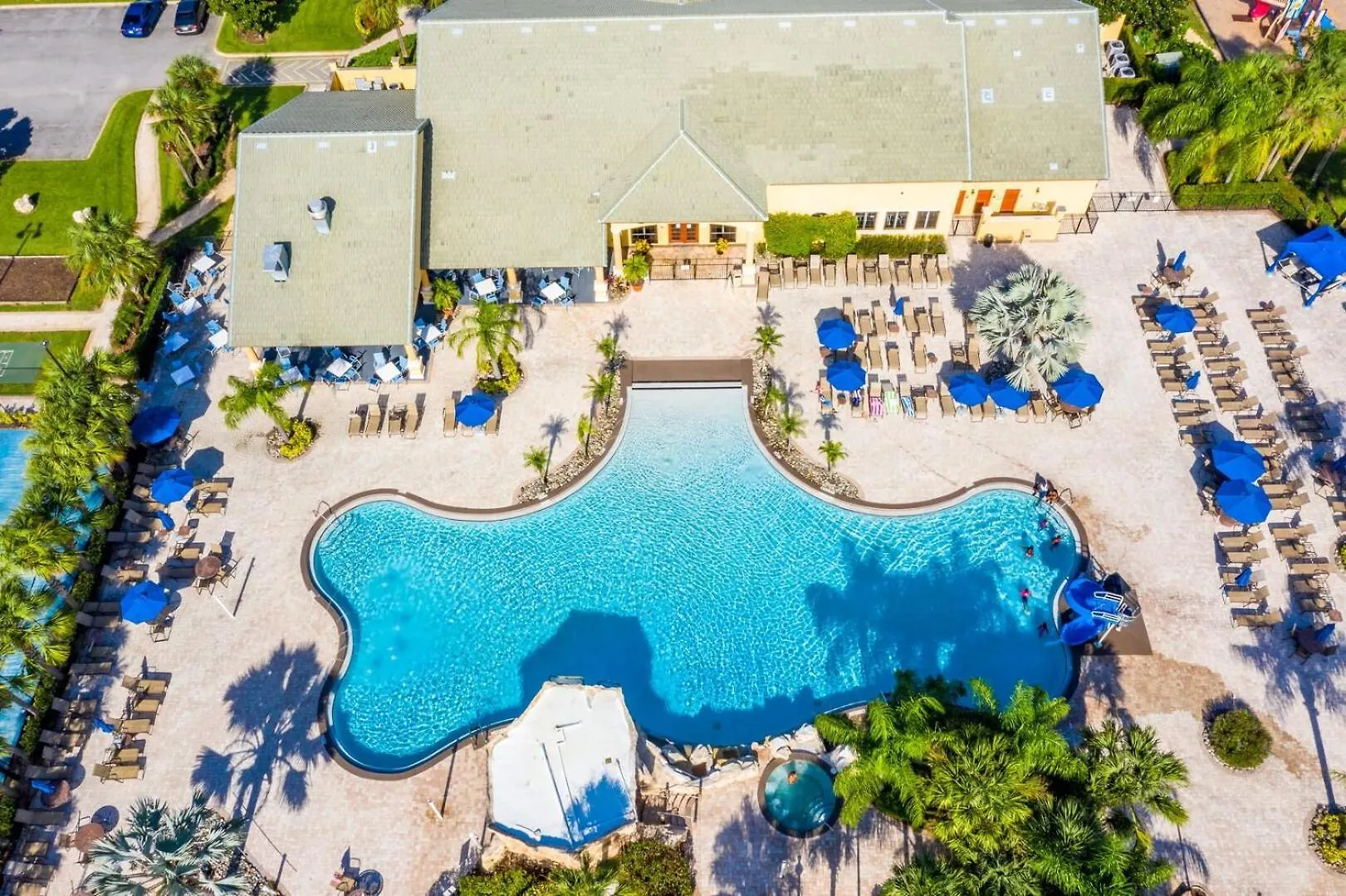 Villa 6-bedroom With 2 En-suites & Private Pool *
