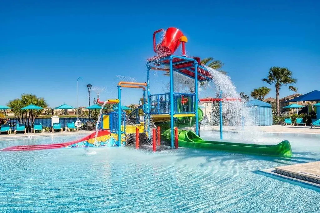 Stunning W/pool & Free Access *
