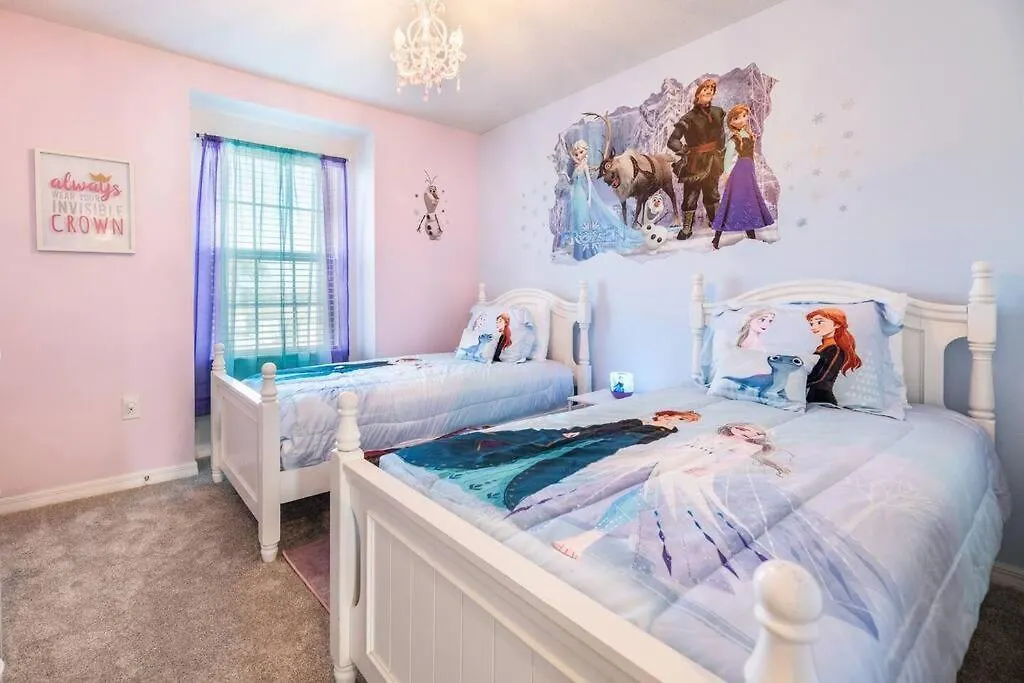 Stunning W/pool & Free Access