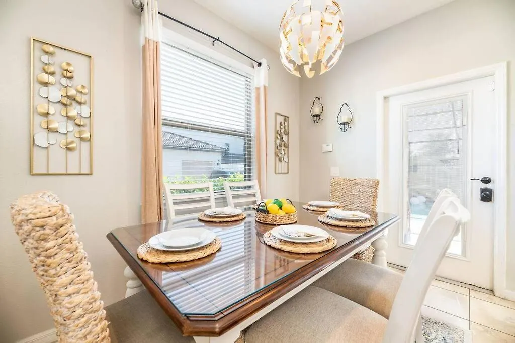 Stunning W/pool & Free Access *