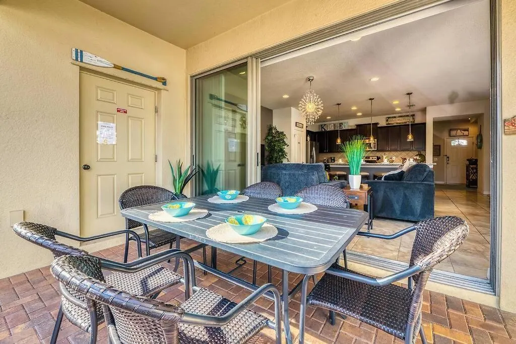 Stunning W/pool & Free Access