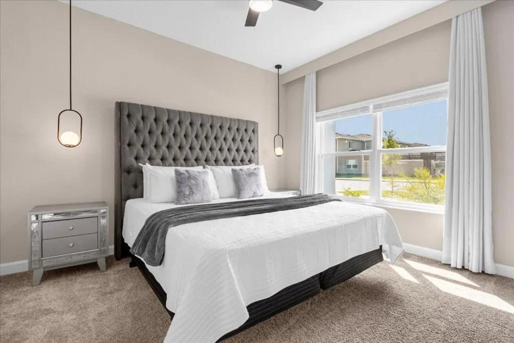 4 Bedrooms- 3 Bathrooms- Storey 2621 Ss Holiday home *