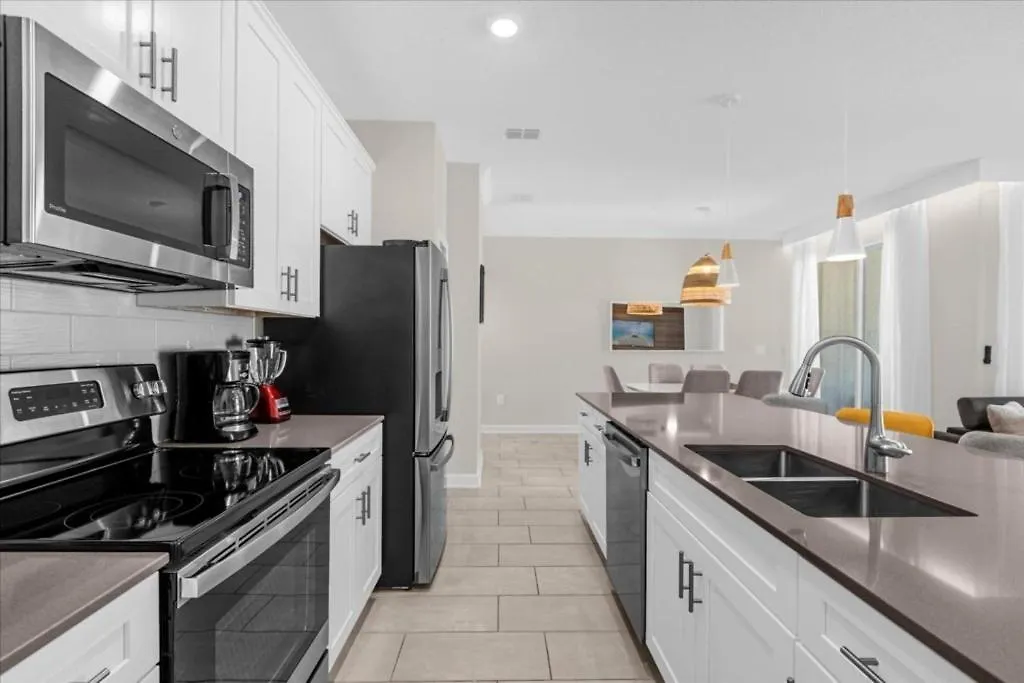 4 Bedrooms- 3 Bathrooms- Storey 2621 Ss Kissimmee