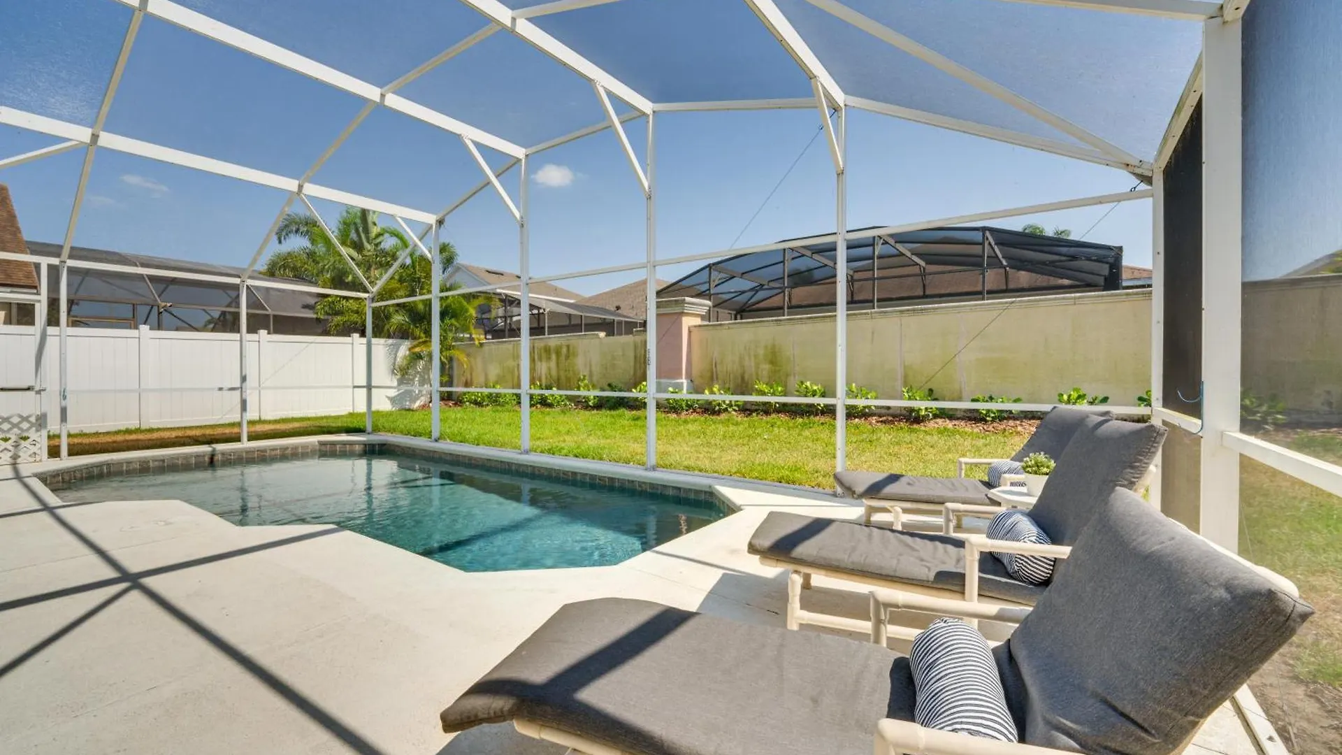 Family-friendly House With Private Pool! Holiday home