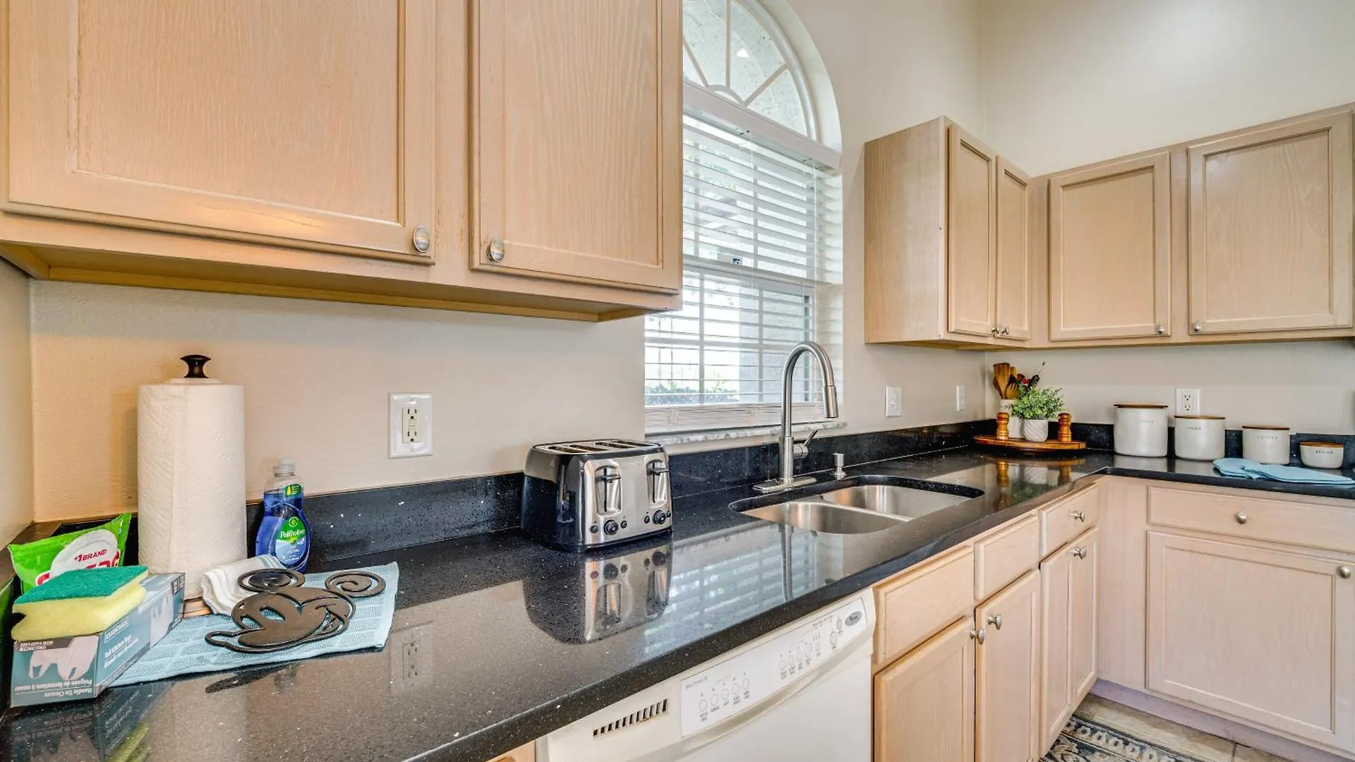 Family-friendly House With Private Pool! Holiday home *