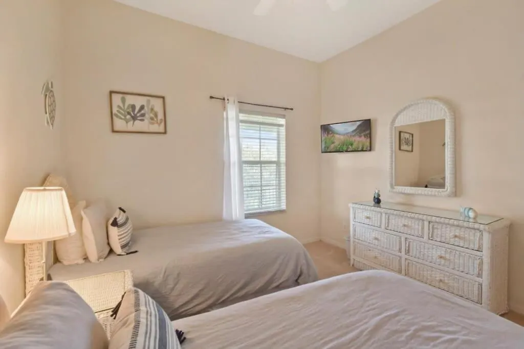 Third Floor Unit In Bahama Bay *