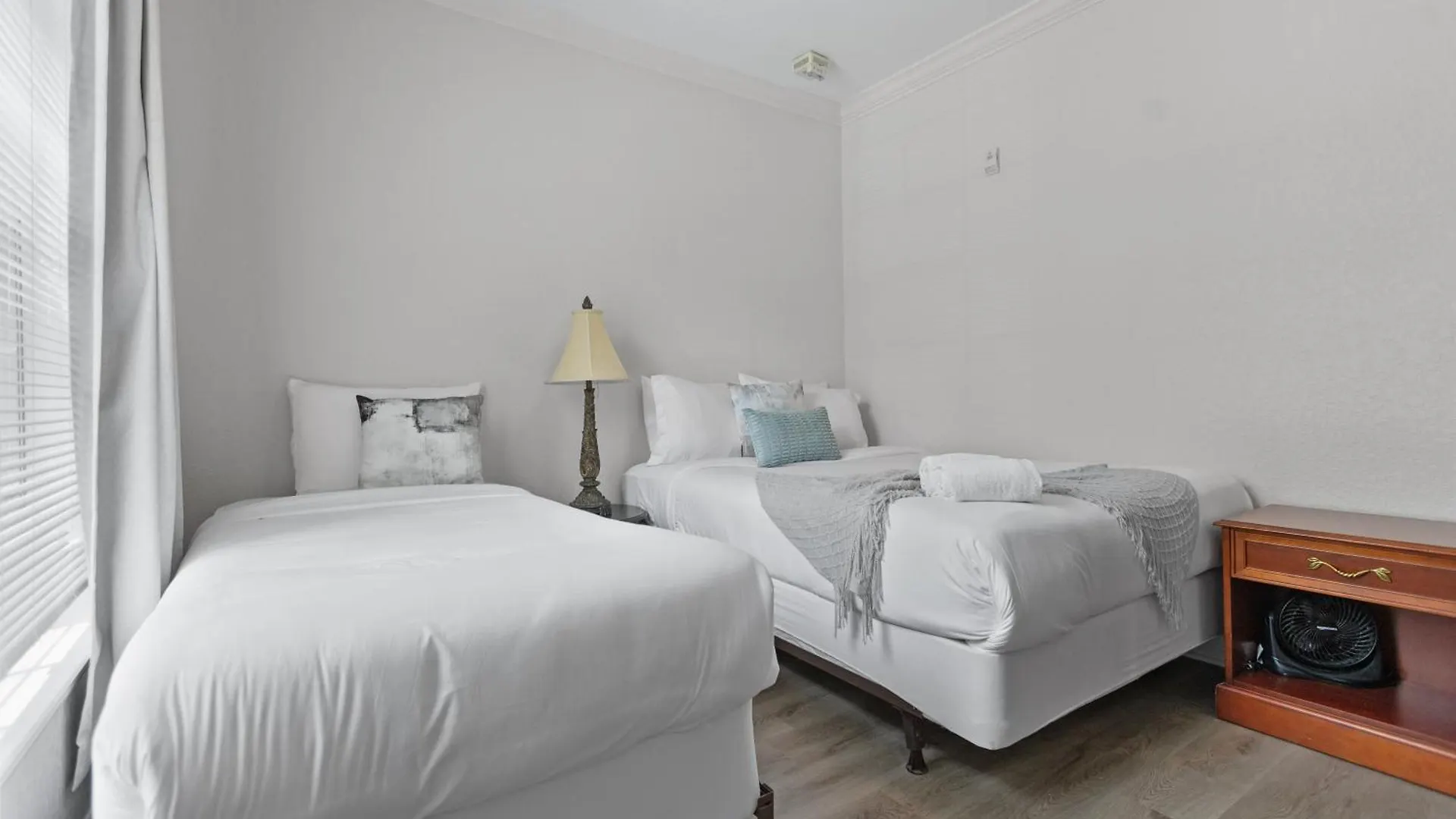 Near W/ Pool-3br/2ba-spacious & Cozy *