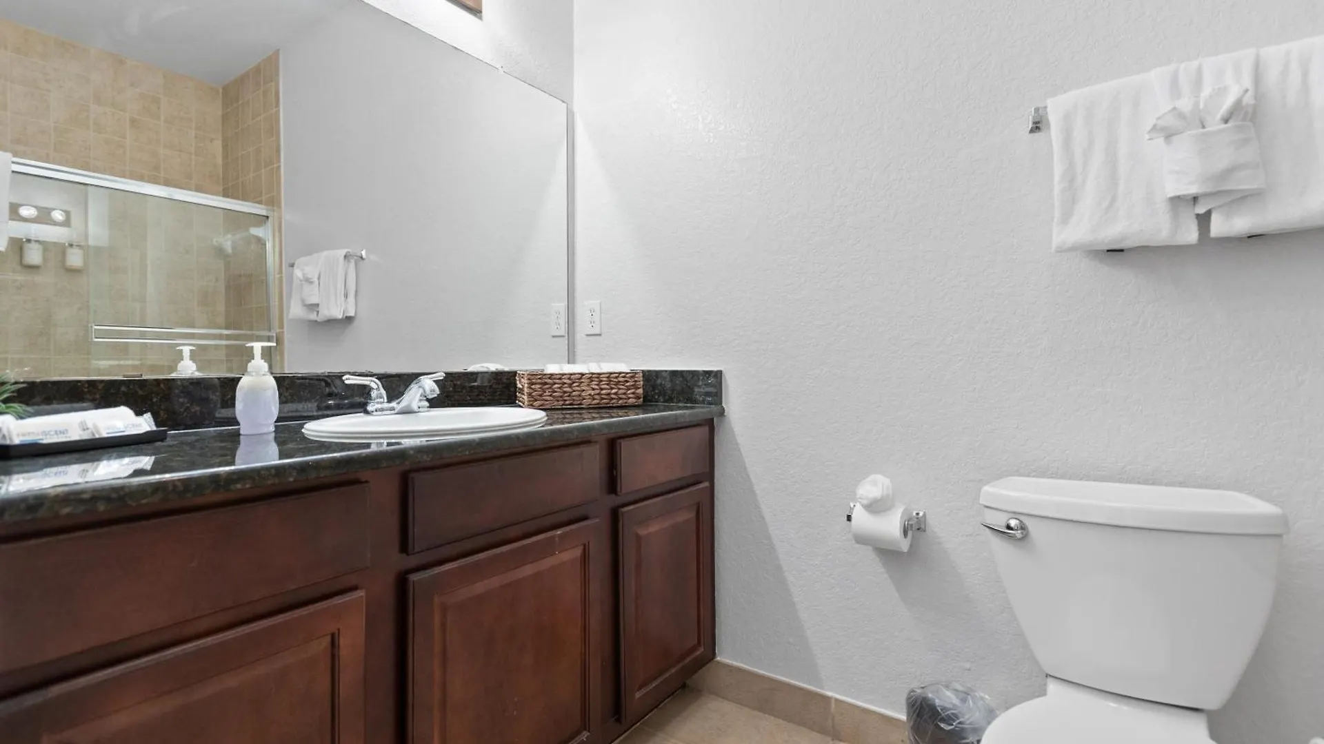 Near W/ Pool-3br/2ba-spacious & Cozy Davenport