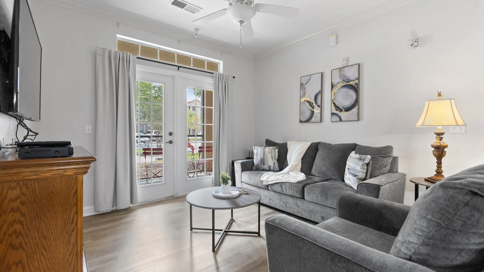 Near W/ Pool-3br/2ba-spacious & Cozy *