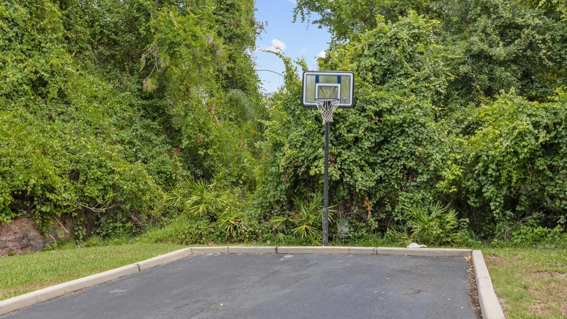 Apartment Near W/ Pool-3br/2ba-spacious & Cozy *