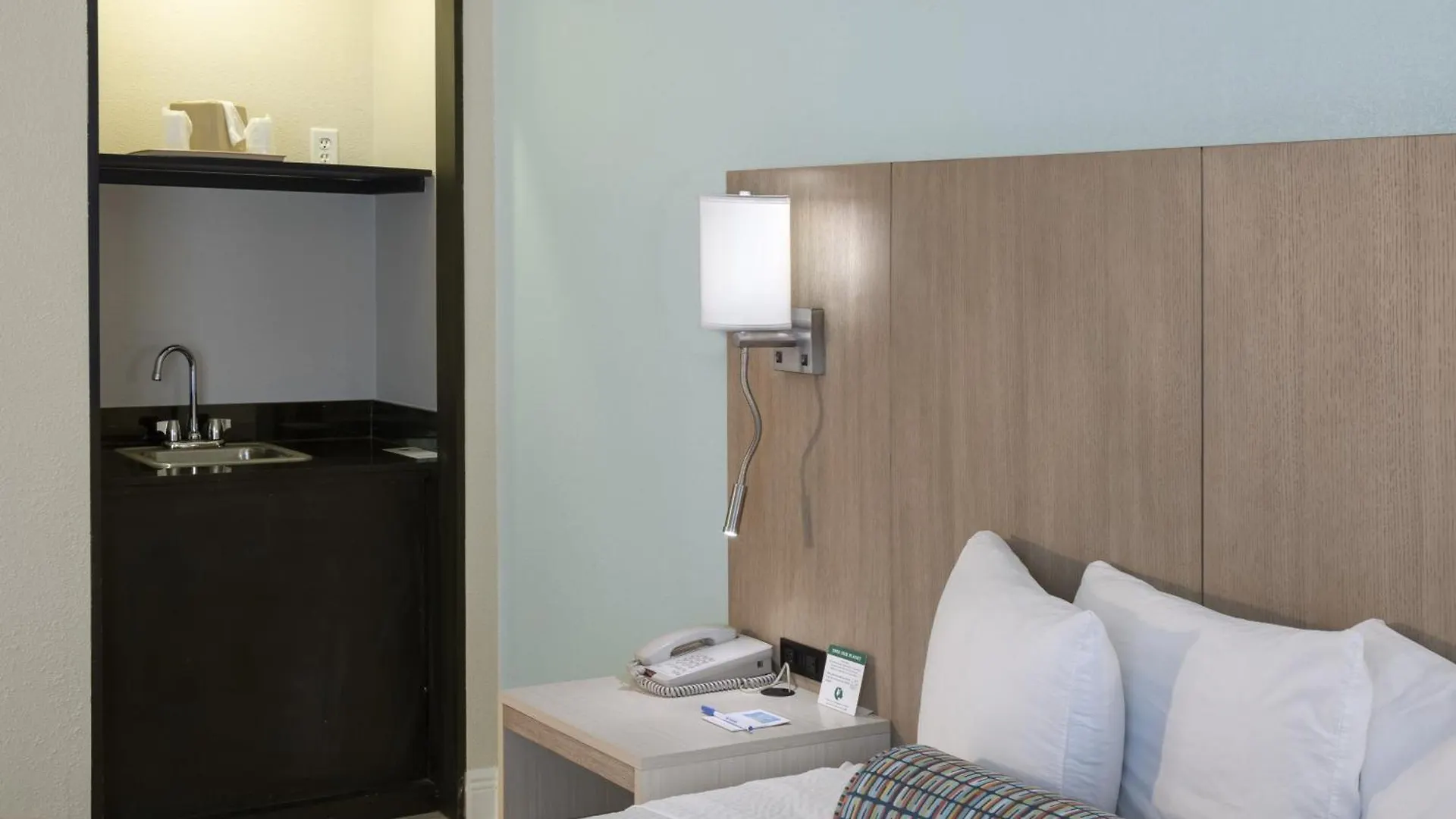 Galleria Palms Orlando - Free Theme Park Shuttles Hotel Four Corners