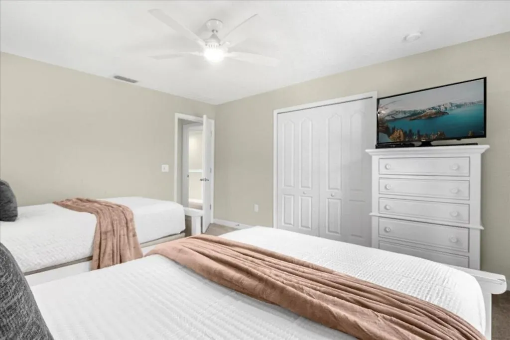 5 Bedrooms- 5 Bathrooms- Paradise Palms 2989bp
