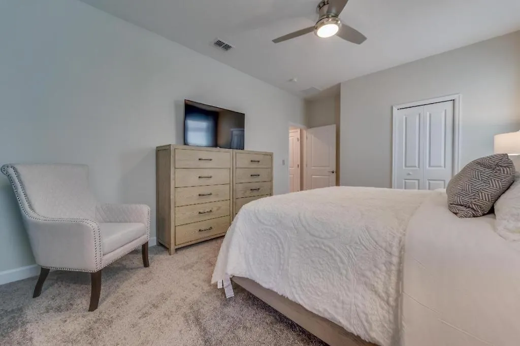 9 Bedroom Family Friendly Retreat - Private Pool Lantställe Kissimmee