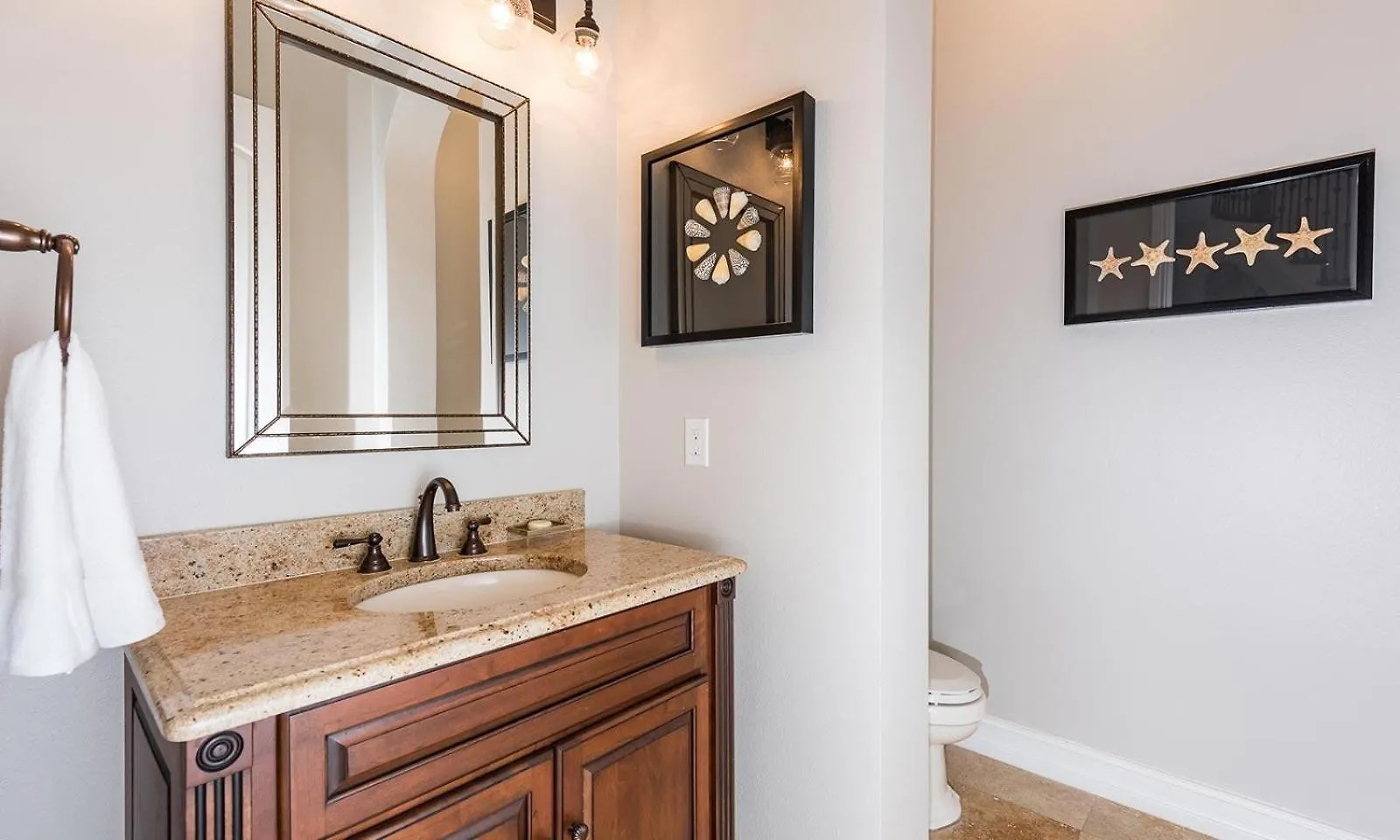 Luxury 5 Bdrm With Elegant Living Space At Reunion *