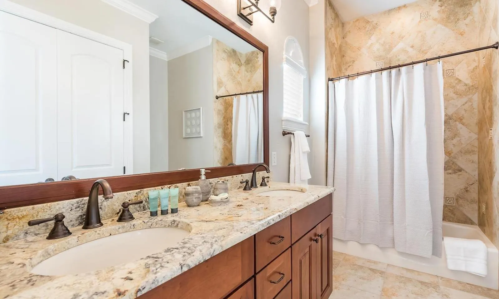 Feriehus Luxury 5 Bdrm With Elegant Living Space At Reunion *