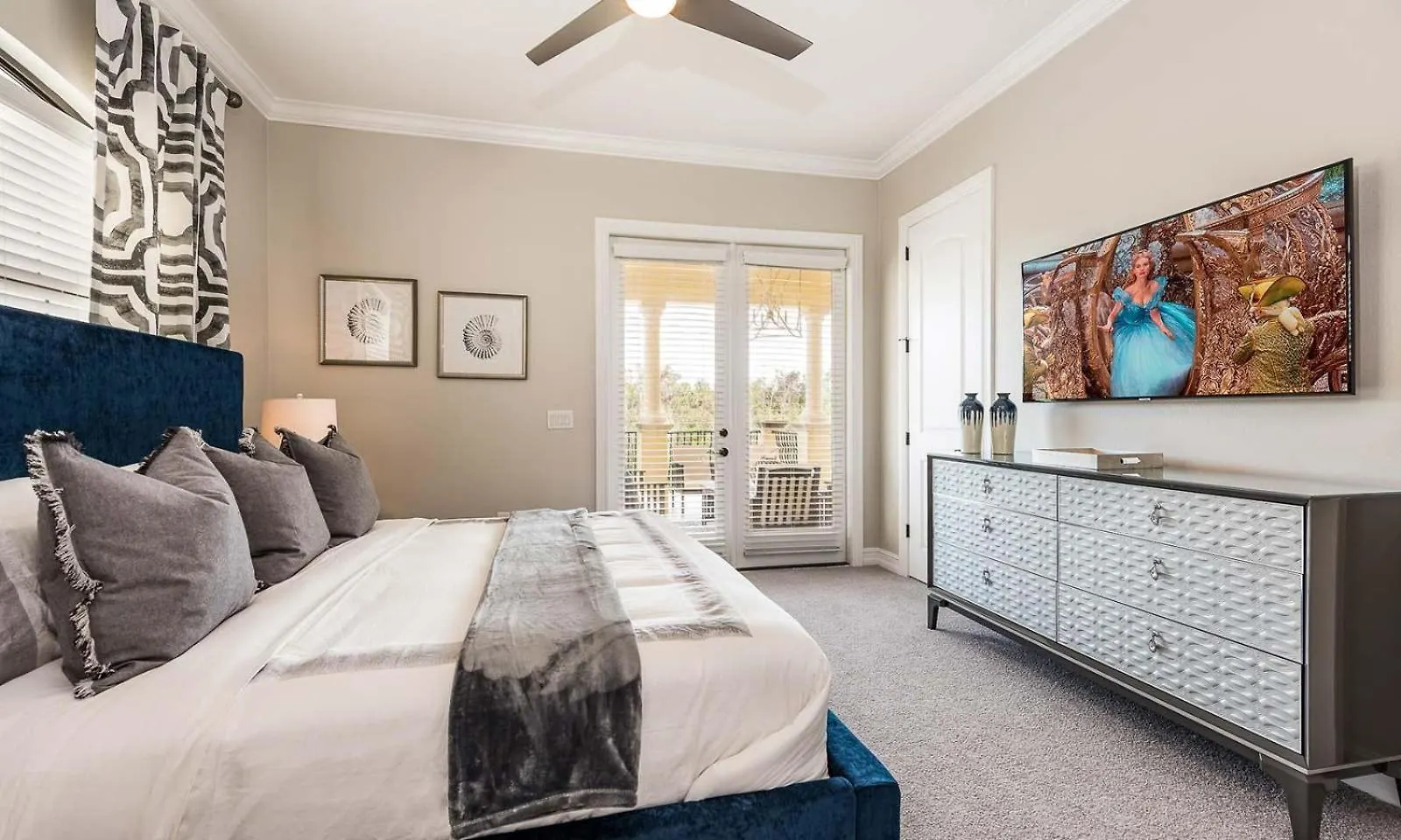 Luxury 5 Bdrm With Elegant Living Space At Reunion
