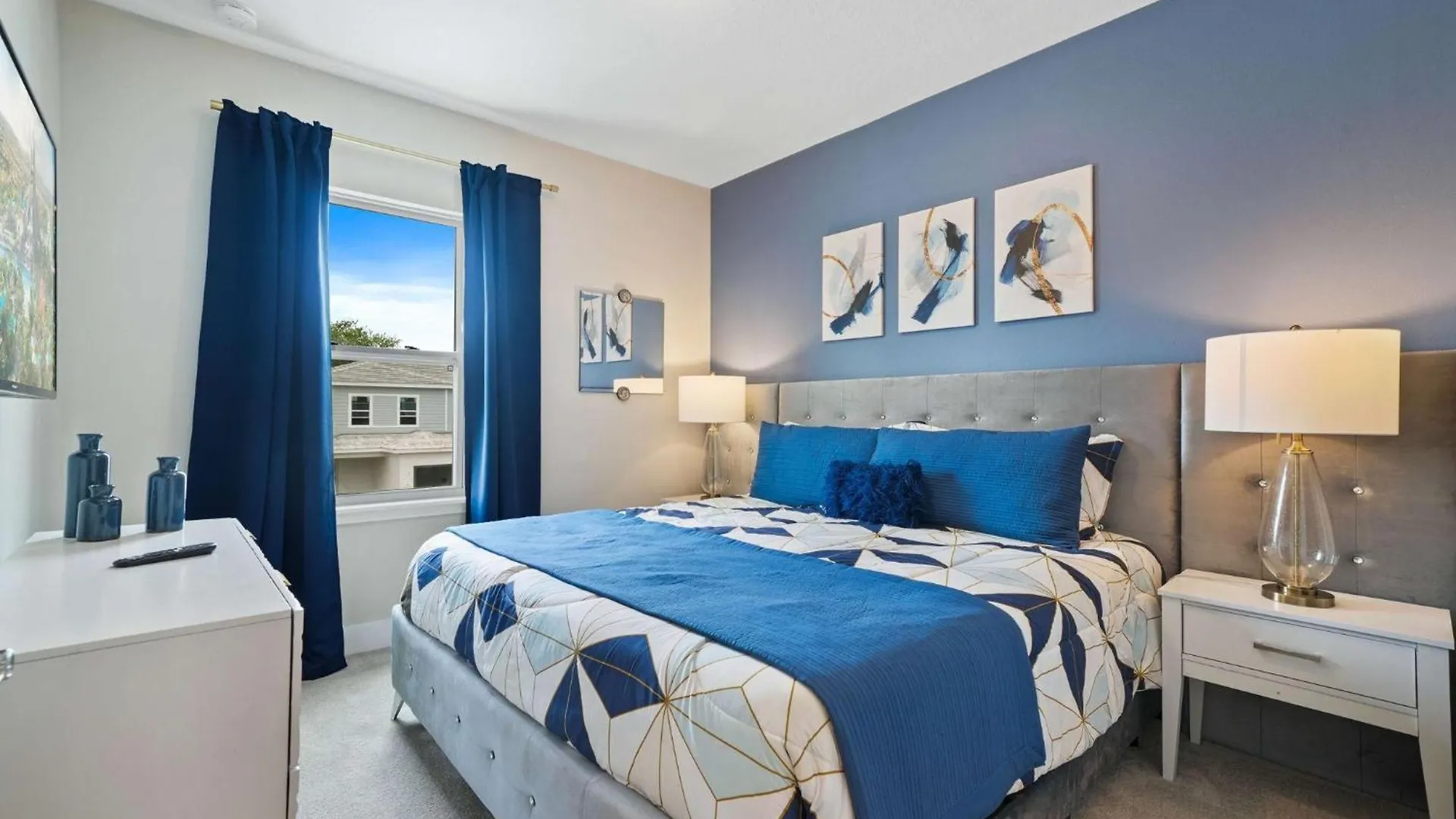 W477 - The Blue Suede Townhome キシミー