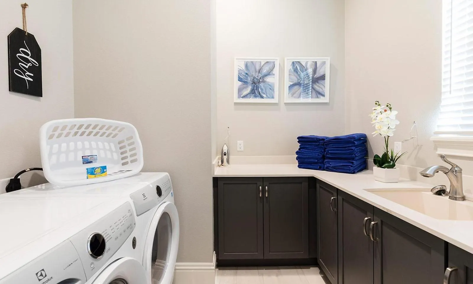 Upscale 8 Bdrm With Theater At Reunion Holiday home Kissimmee