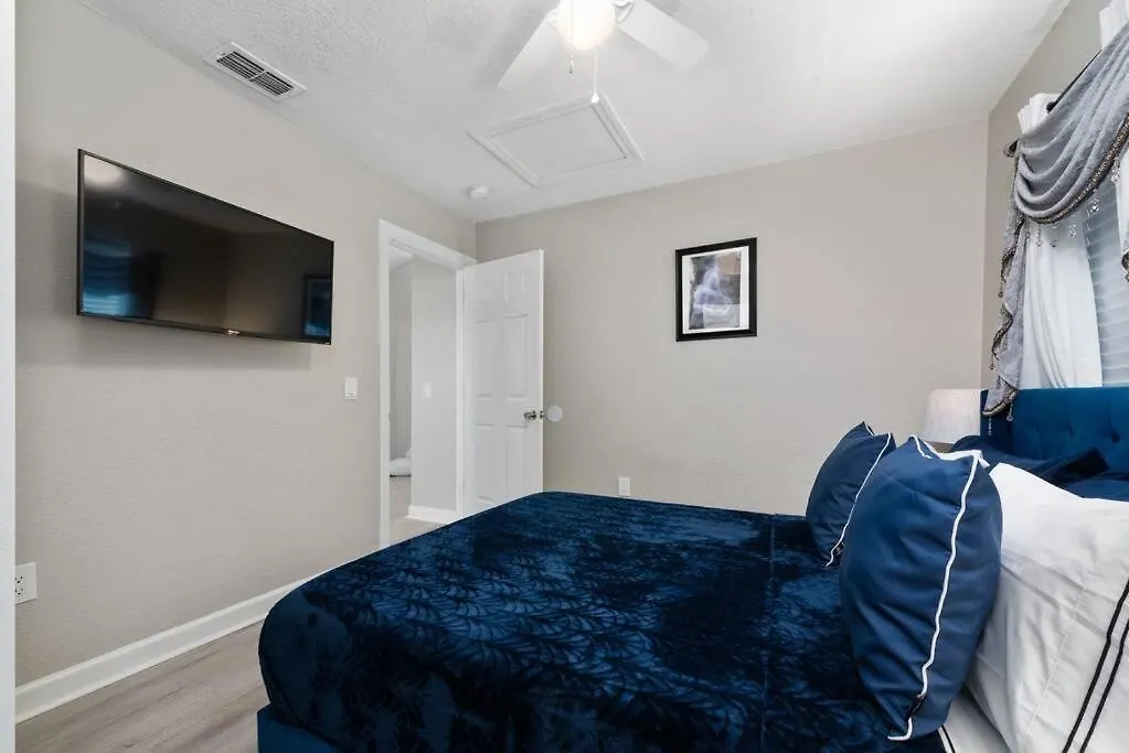 Hébergement de vacances Beautiful Near Disney, Heated Pool, Bbq, 4 Bedrooms *