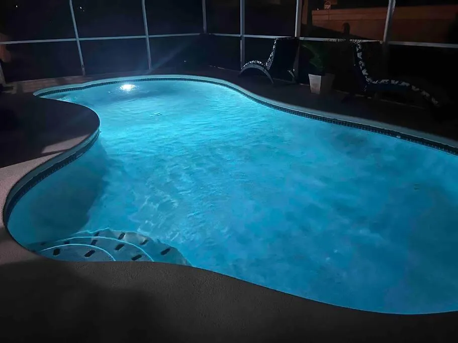 Beautiful Near Disney, Heated Pool, Bbq, 4 Bedrooms Kissimmee