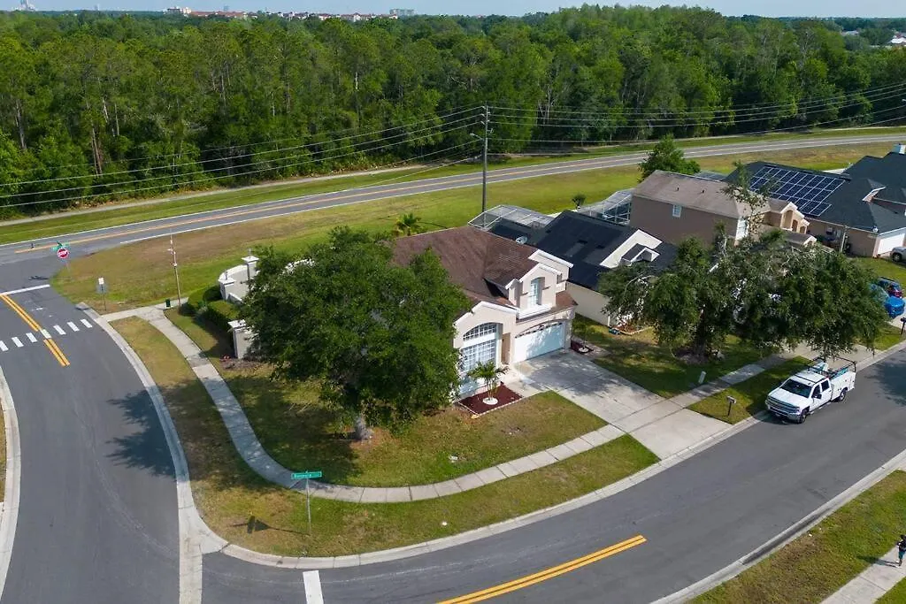 Beautiful Near Disney, Heated Pool, Bbq, 4 Bedrooms Kissimmee