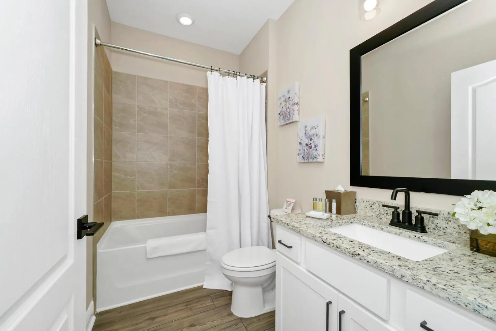 Inviting Near With Encore Access By Rentyl - 7792sw Tatil Evi *