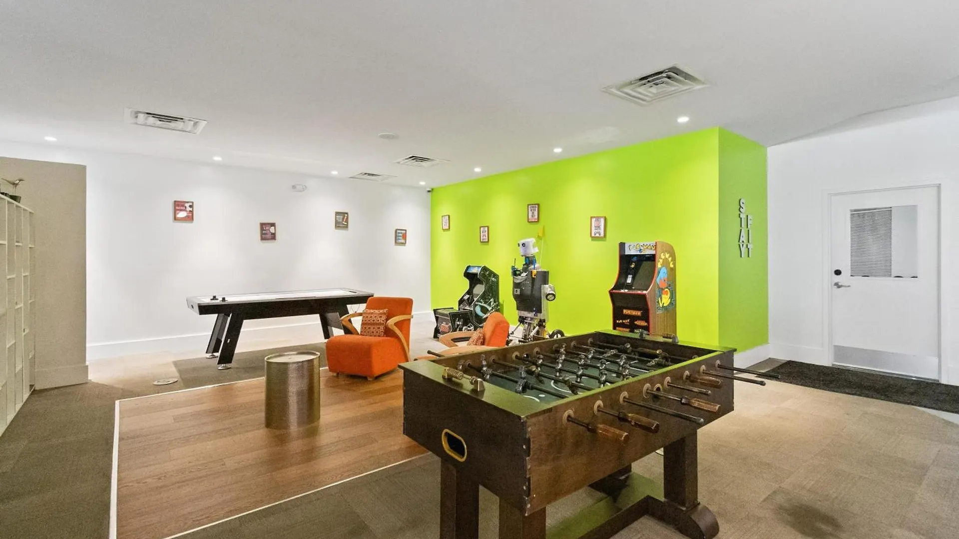 1-1 Condo-hotel With Double Bed And Community Pool Miles From Disney! Apartment
