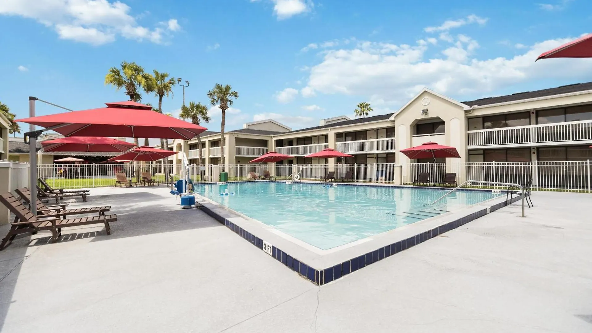 1-1 Condo-hotel With Double Bed And Community Pool Miles From Disney! Kissimmee