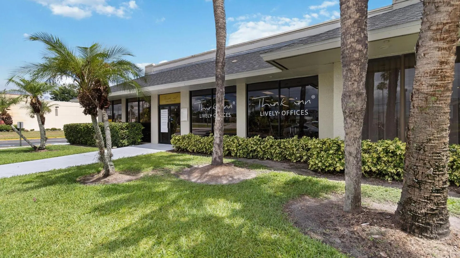 Apartment 1-1 Condo-hotel With Double Bed And Community Pool Miles From Disney!