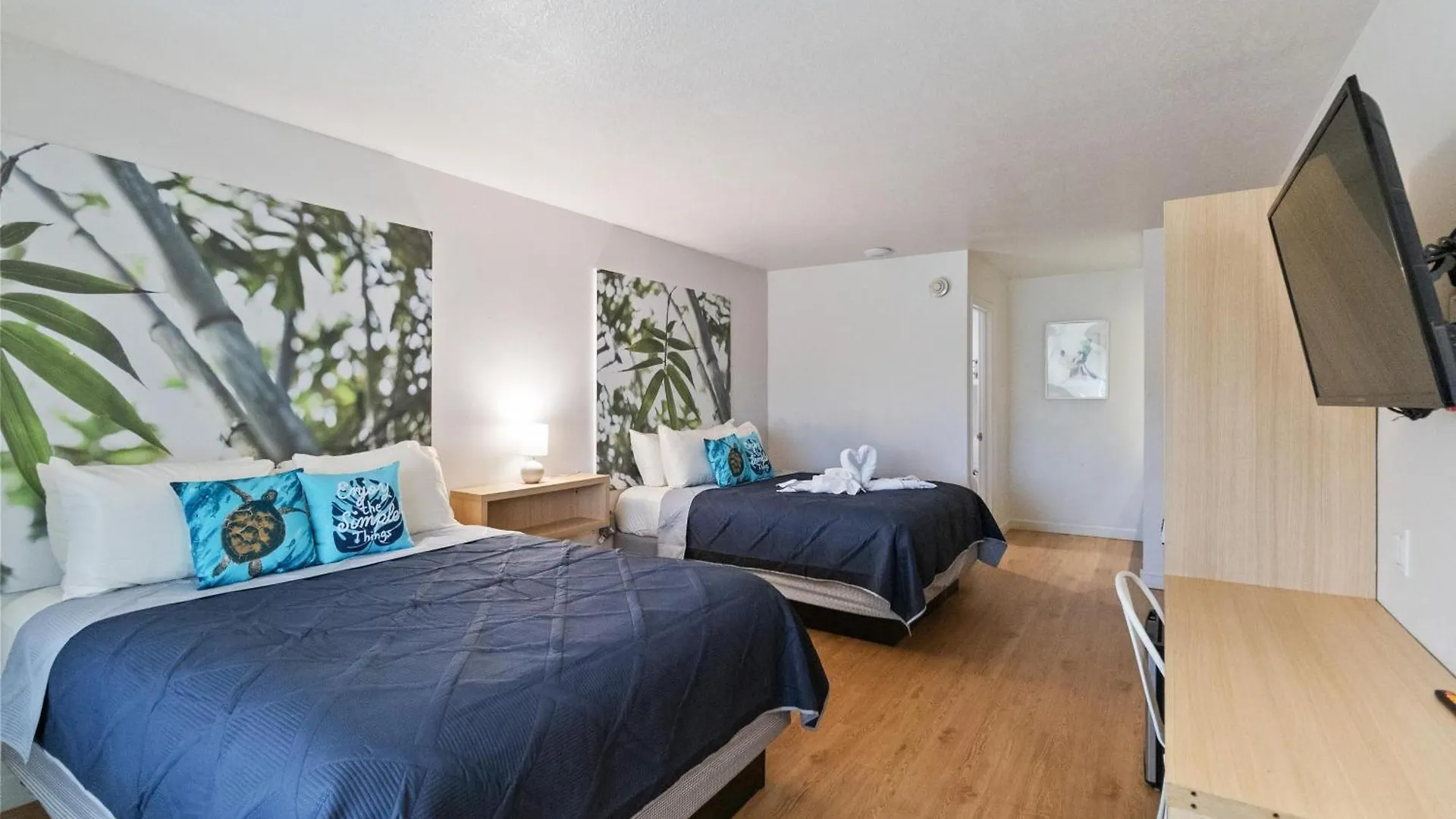 Apartment 1-1 Condo-hotel With Double Bed And Community Pool Miles From Disney! Kissimmee
