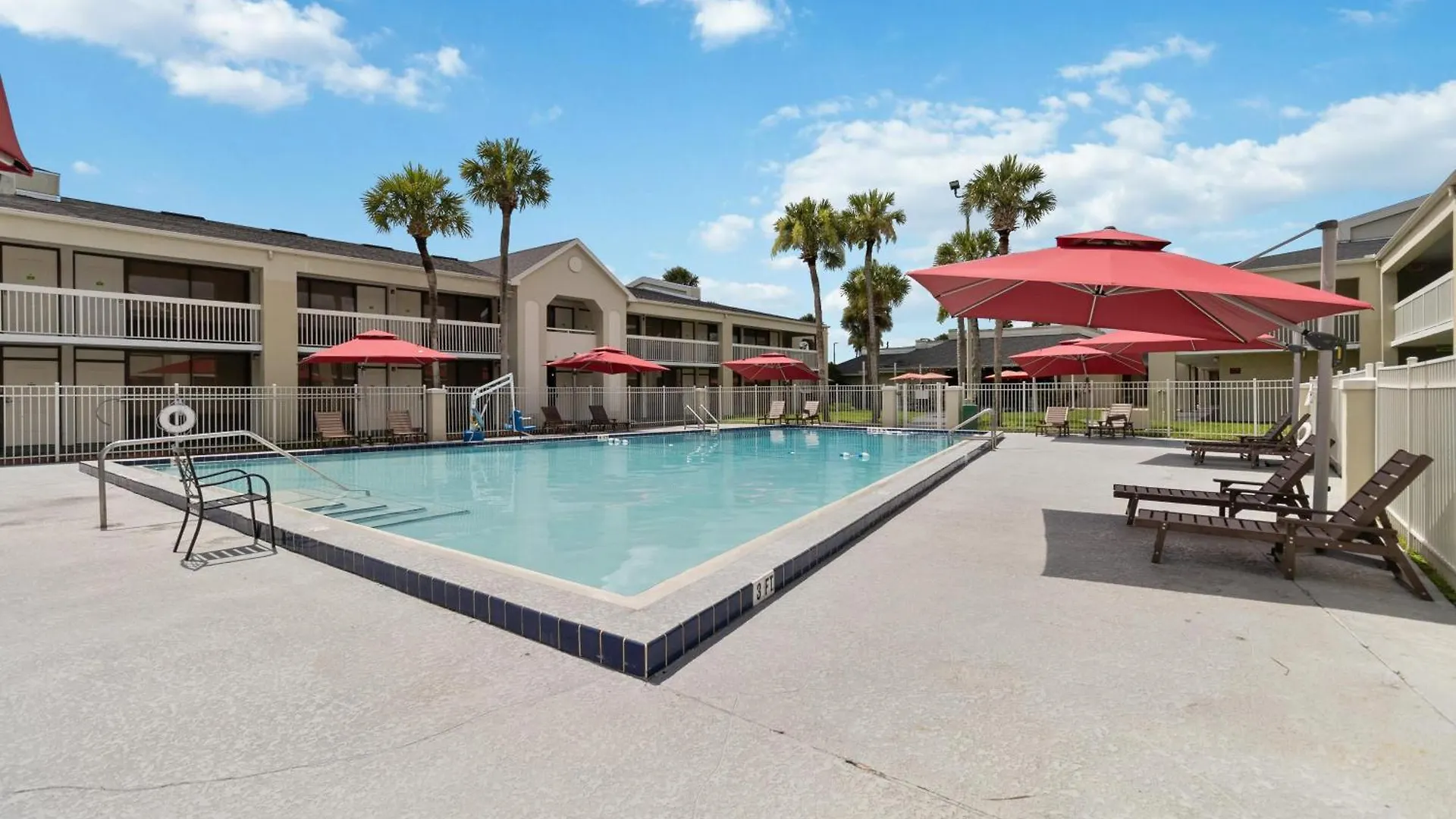 1-1 Condo-hotel With Double Bed And Community Pool Miles From Disney!