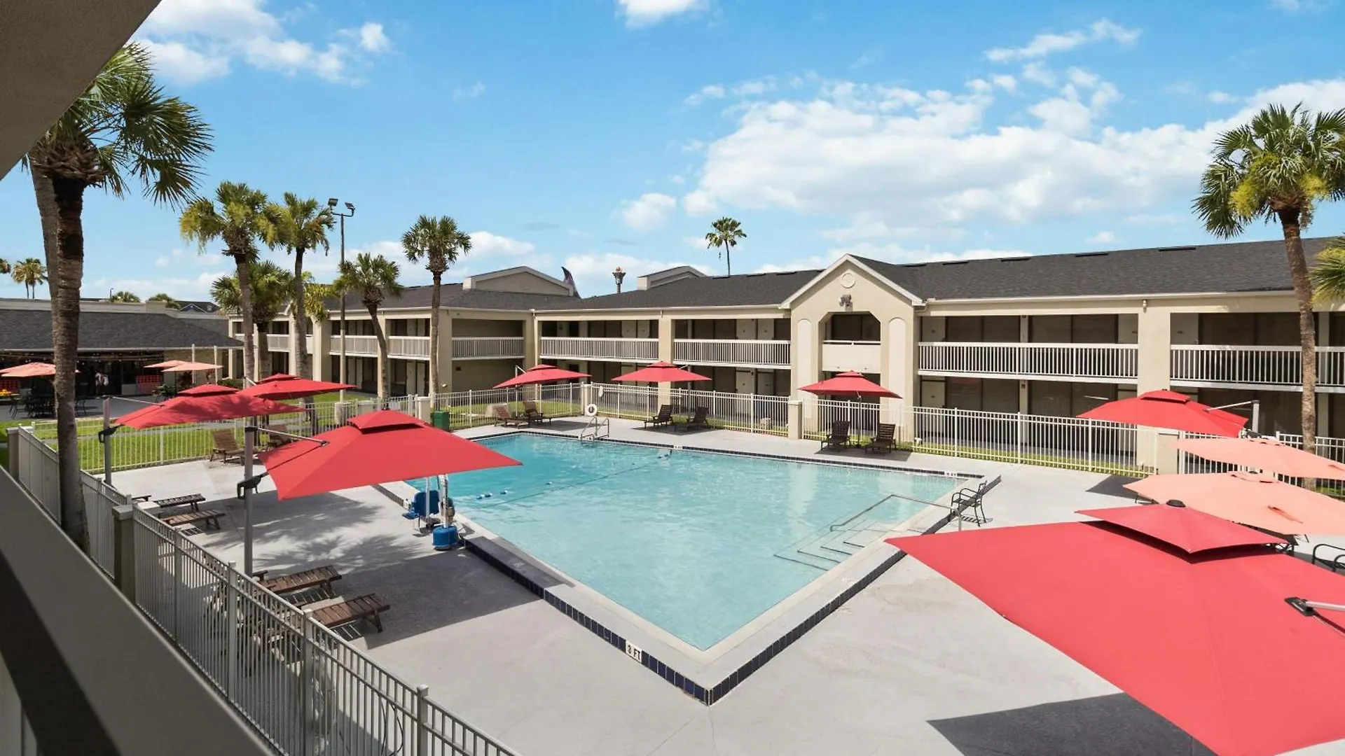 Apartment 1-1 Condo-hotel With Double Bed And Community Pool Miles From Disney! Kissimmee