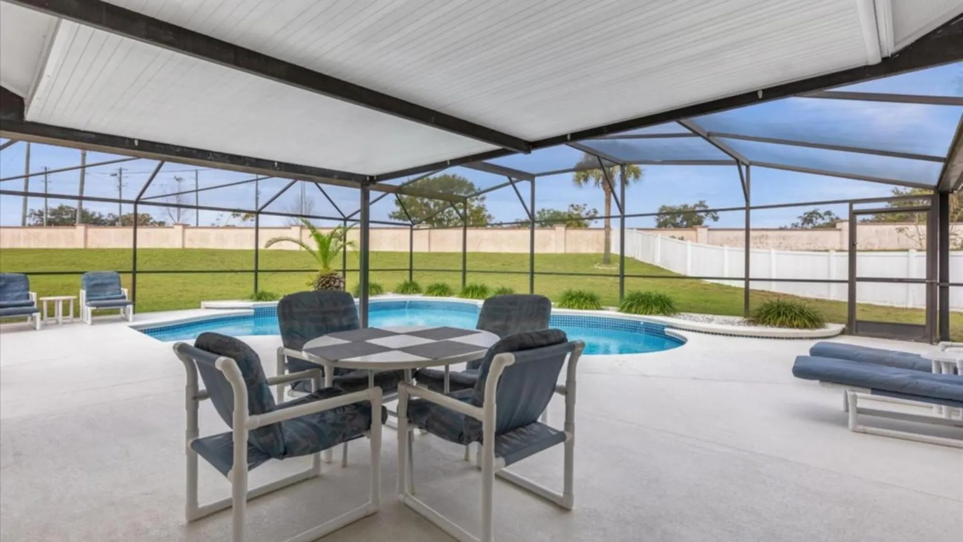 3 Bedroom Budget With Private Pool *