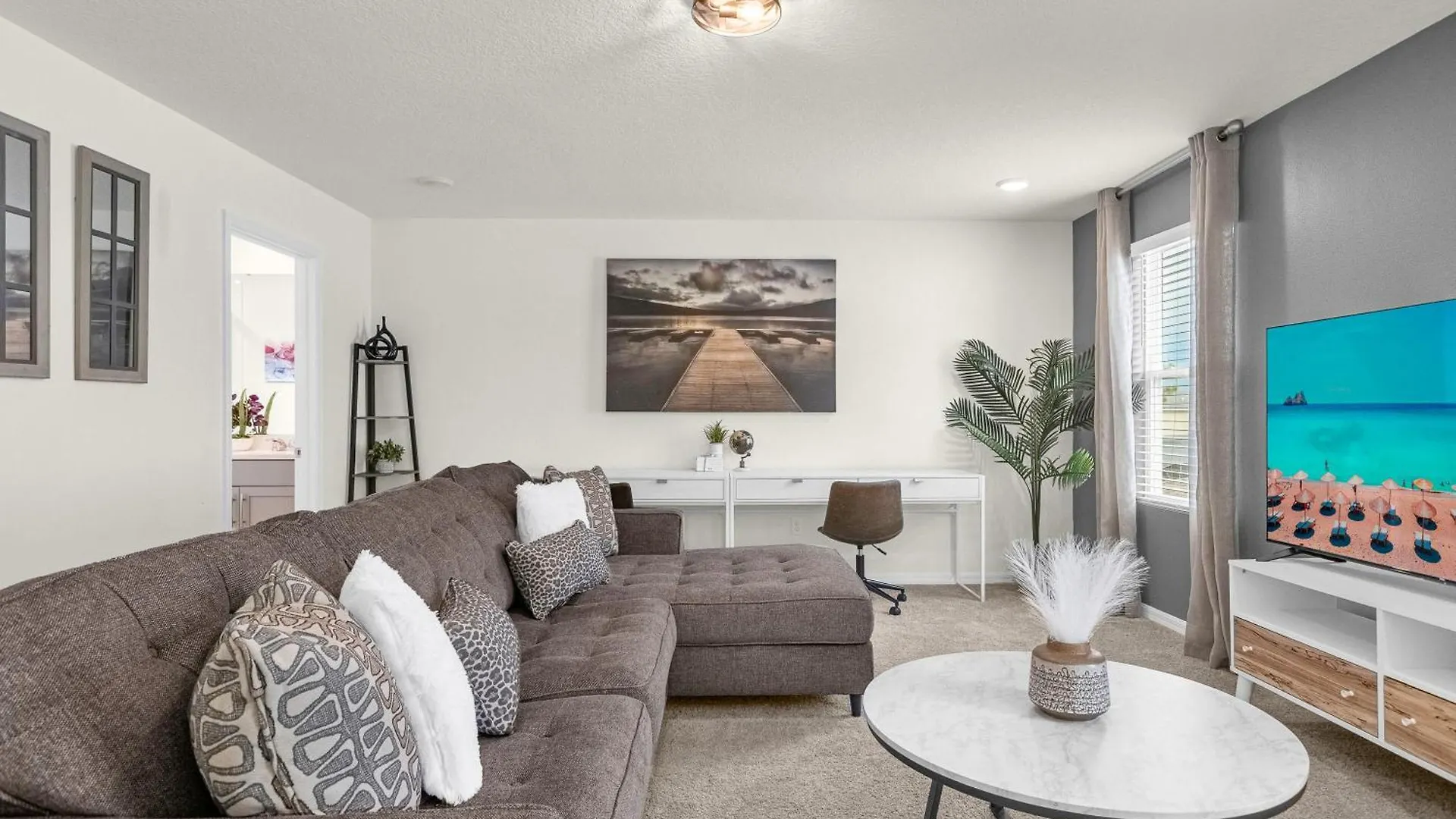 Holiday home Upstay - Solara Retreat W Pool And Hot Tub