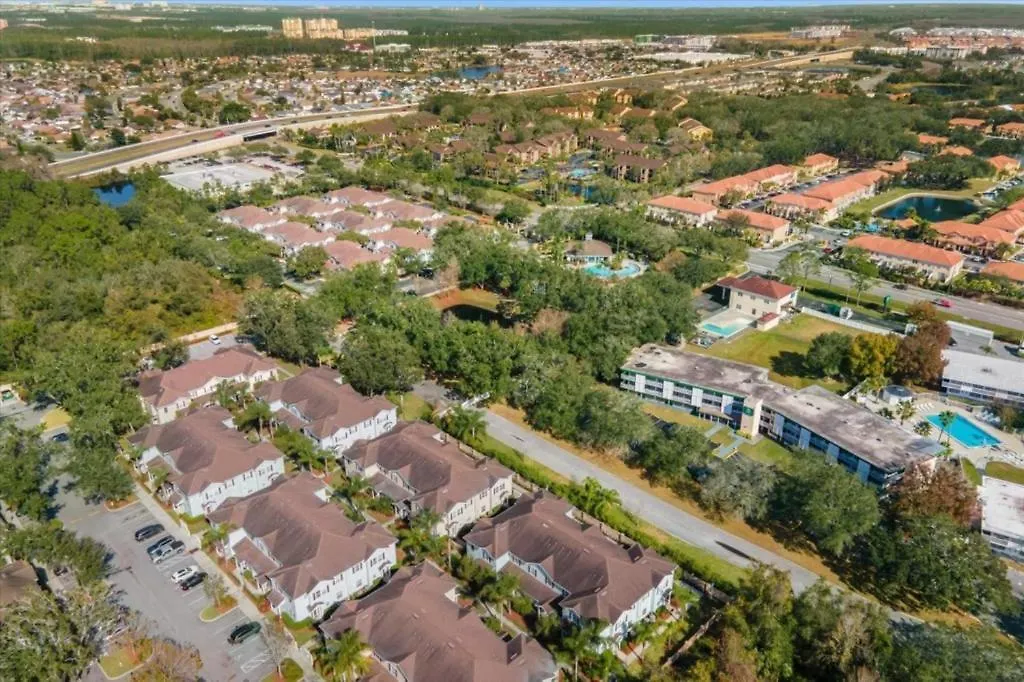 Vakantiehuis 4 Bedrooms - 3 Bathrooms - Lucaya Village 13-105